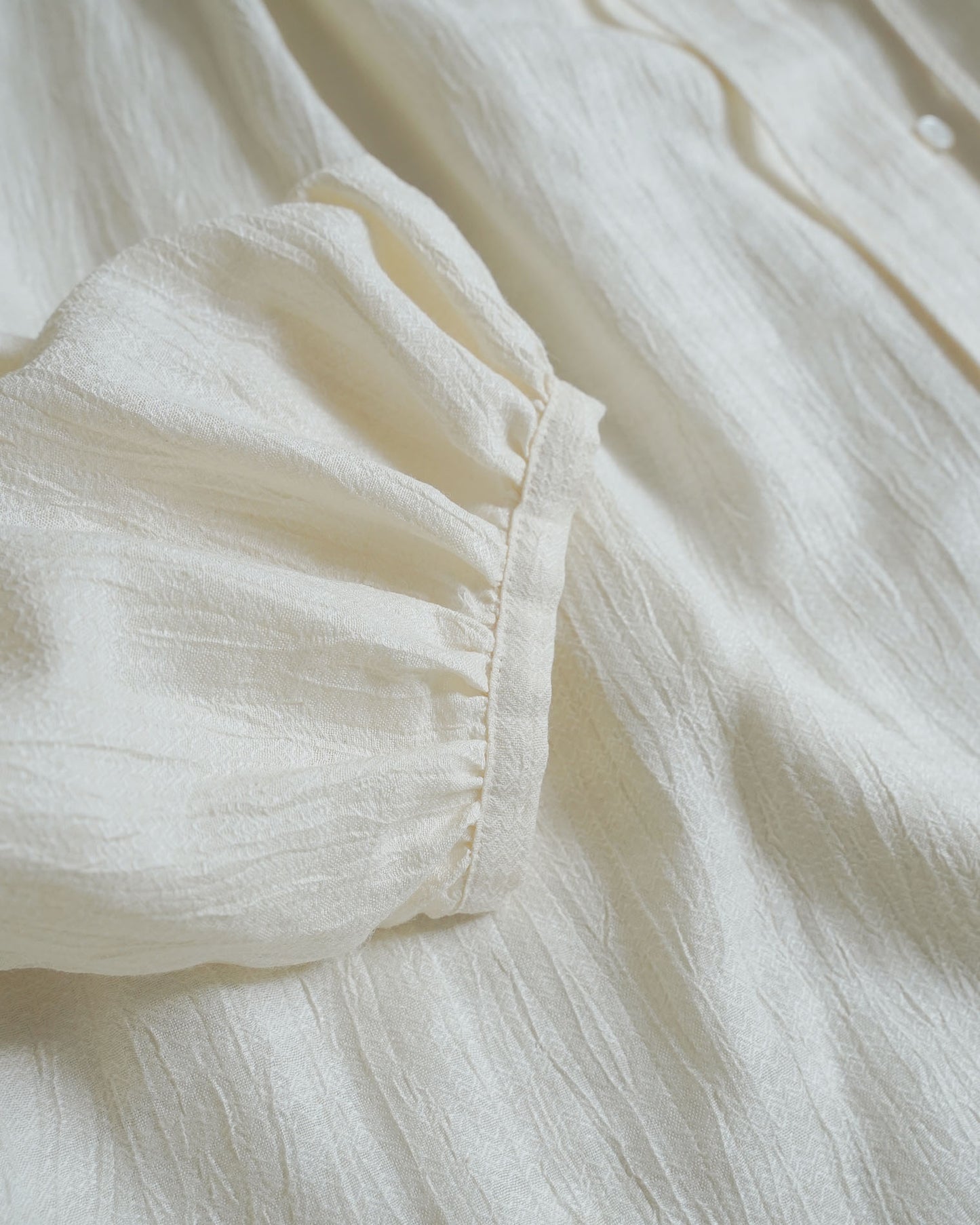 Boat neck gathered blouse / linen cotton dobby
