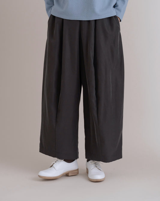 Wide pants in smooth modal in smoke black