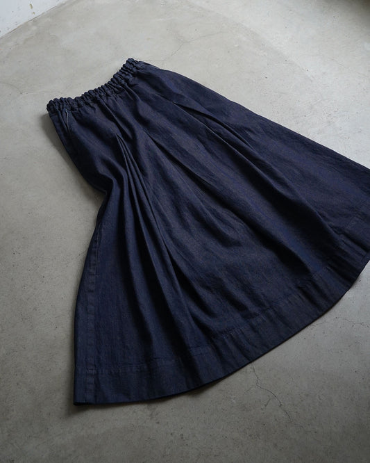 Box pleated skirt / denim