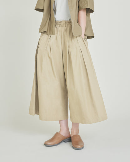 [On sale Saturday, August 8 at 12:00 p.m.] Tuck Pants / Compact Weather