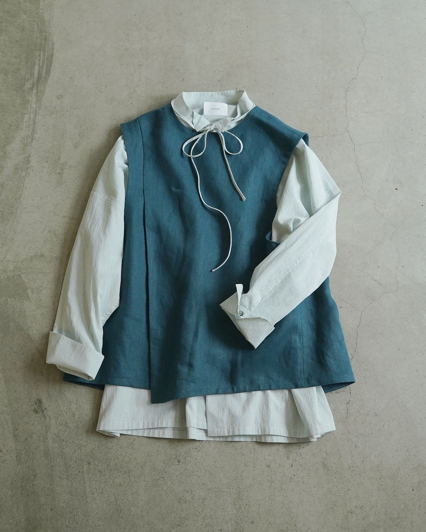 [Available from 12:00 PM on Saturday, September 13th] Tucked Vest / Heavy Linen Twill / Green