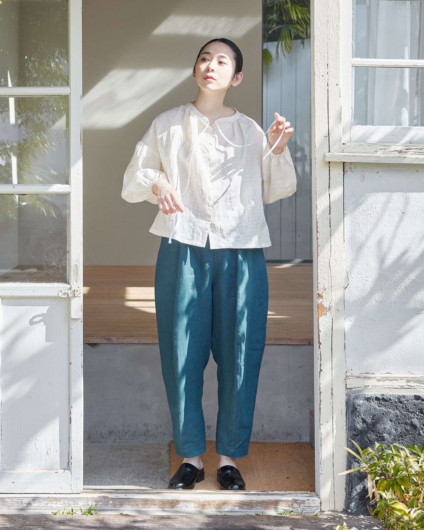 [Available from 12:00 PM on Saturday, September 13th] Tapered Pants / Heavy Linen Twill / Green