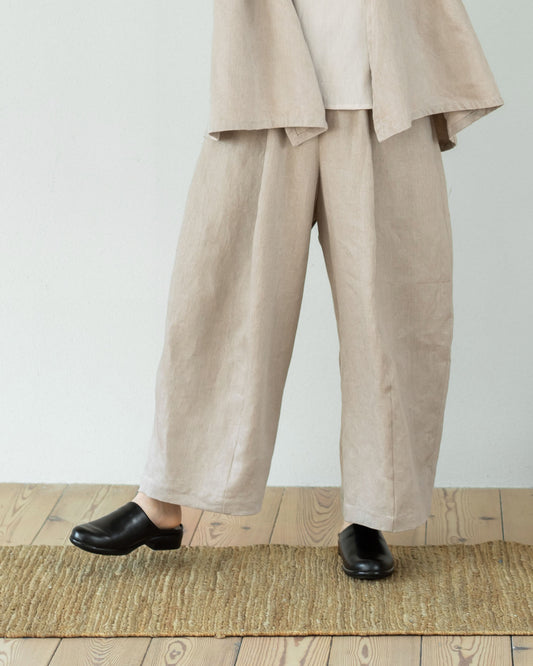 [Available from 12:00 PM on Saturday, September 13th] Wide-leg pants / Heavy linen twill / Beige