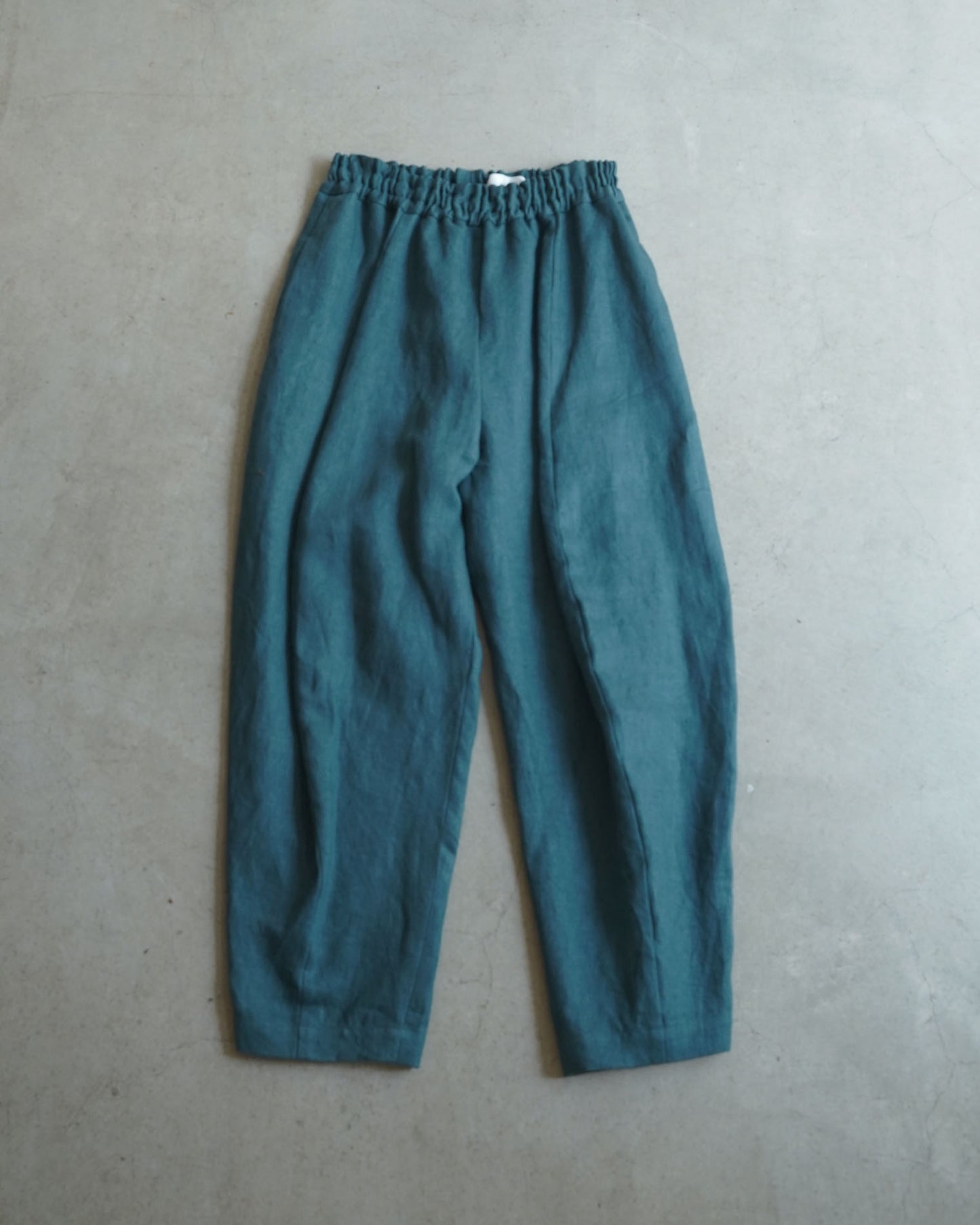 [Available from 12:00 PM on Saturday, September 13th] Tapered Pants / Heavy Linen Twill / Green
