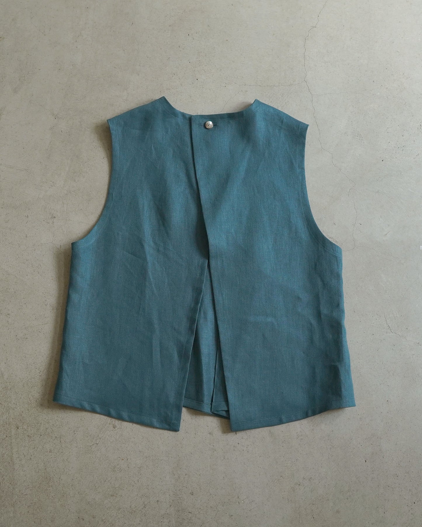 [Available from 12:00 PM on Saturday, September 13th] Tucked Vest / Heavy Linen Twill / Green