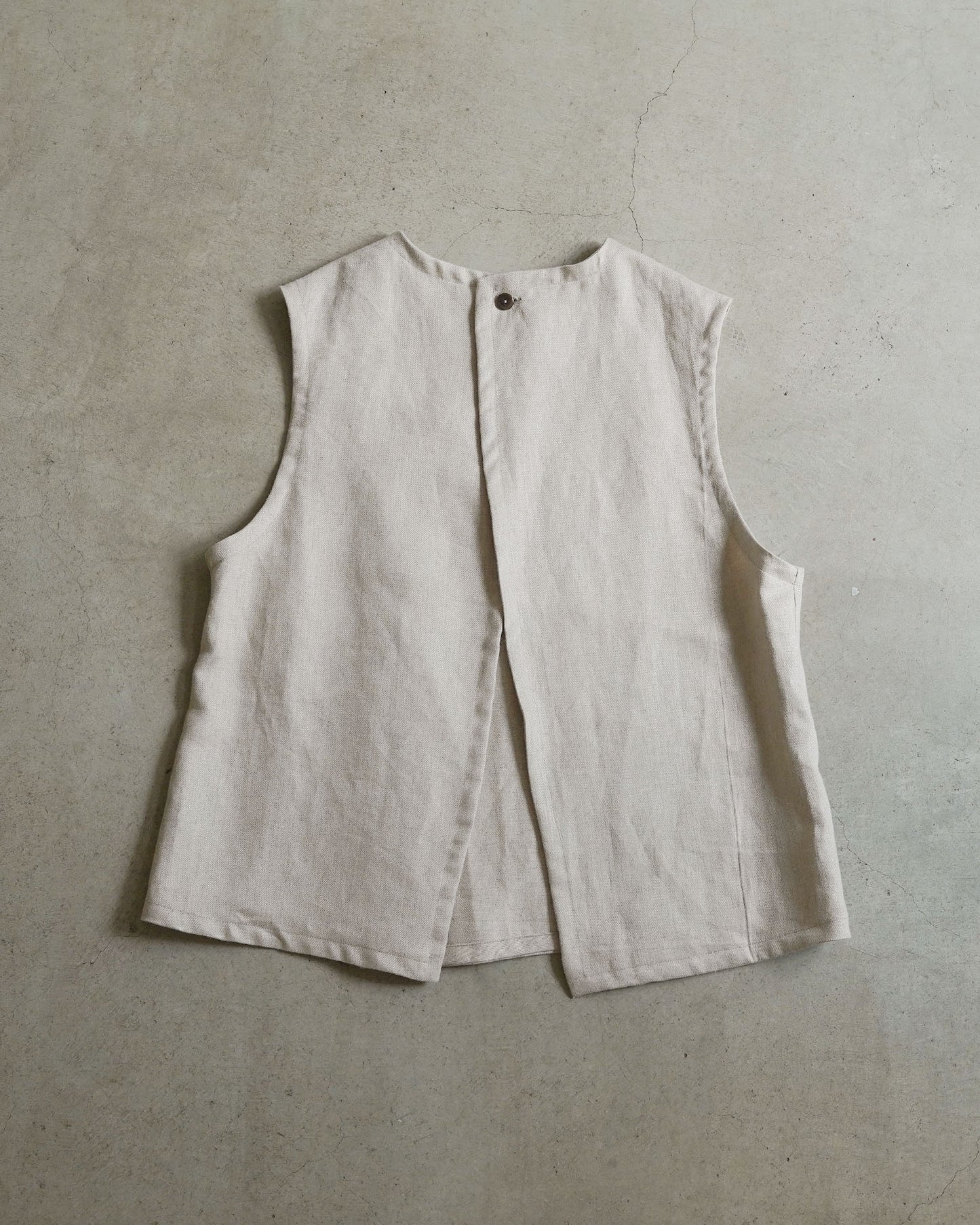[Available from 12:00 PM on Saturday, September 13th] Tucked Vest / Heavy Linen Twill / Beige