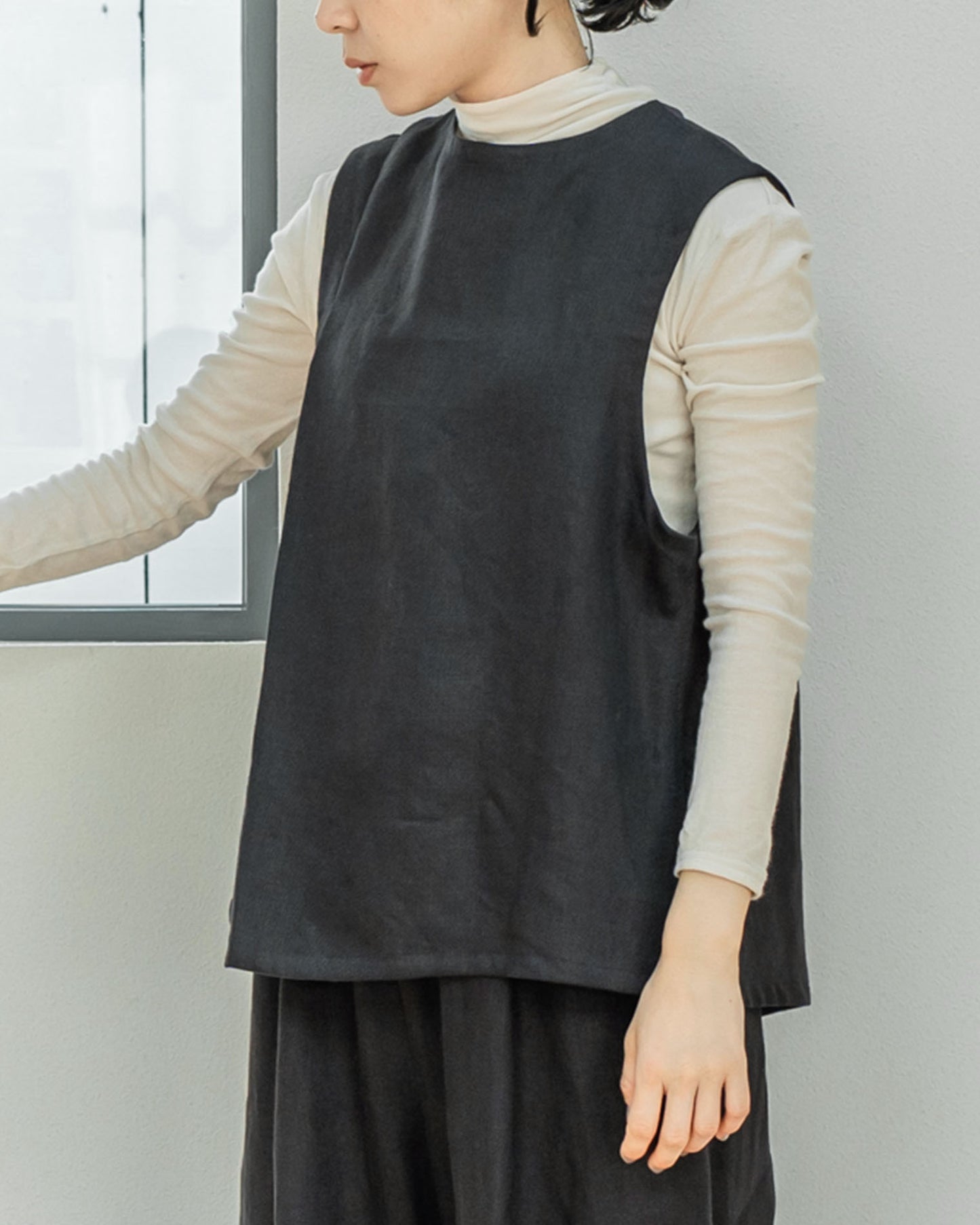 [Available from 12:00 PM on Saturday, September 13th] Tuck Vest / Heavy Linen Twill / Black