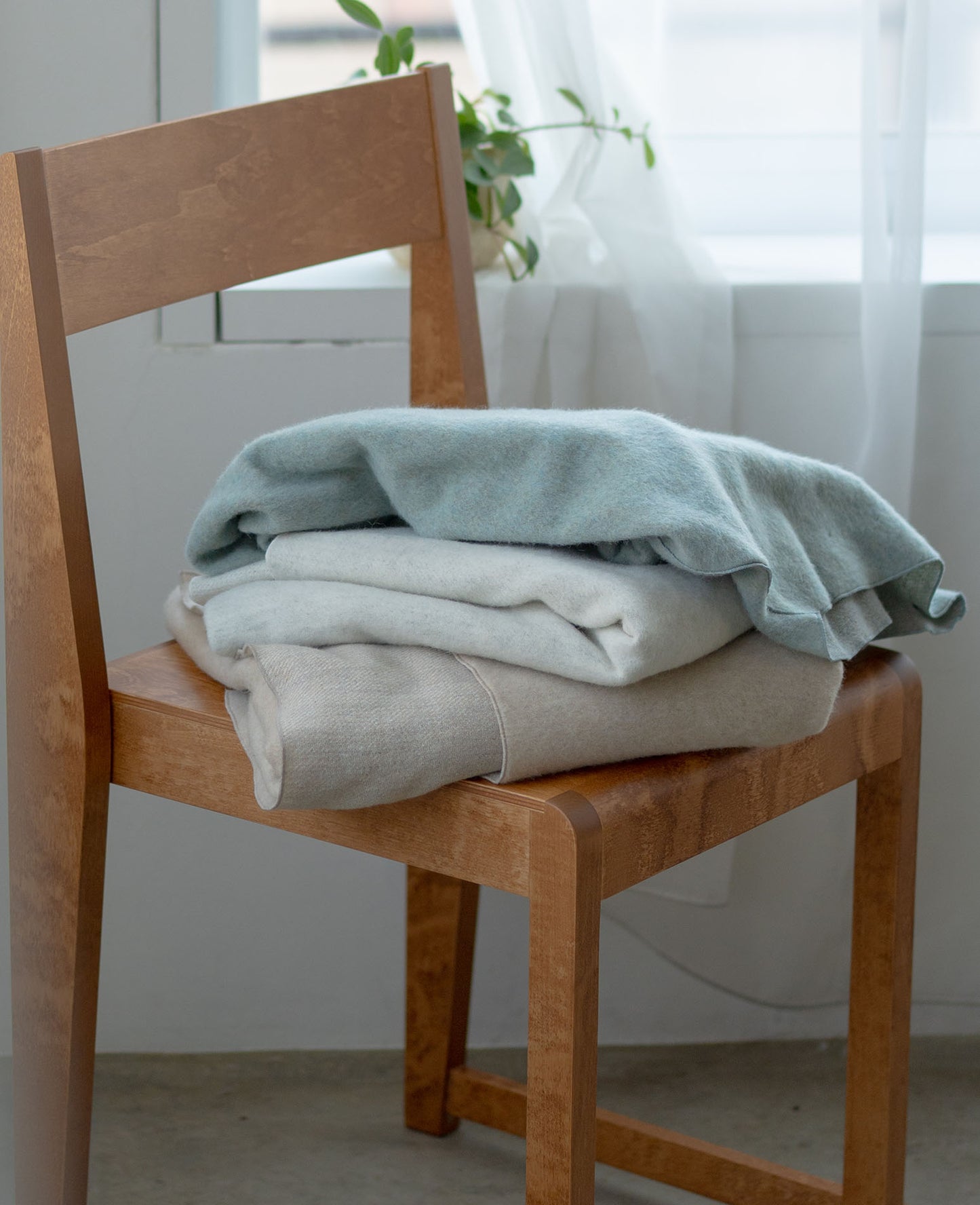 プレイフルケープ / シャギーウール / ペールブルー