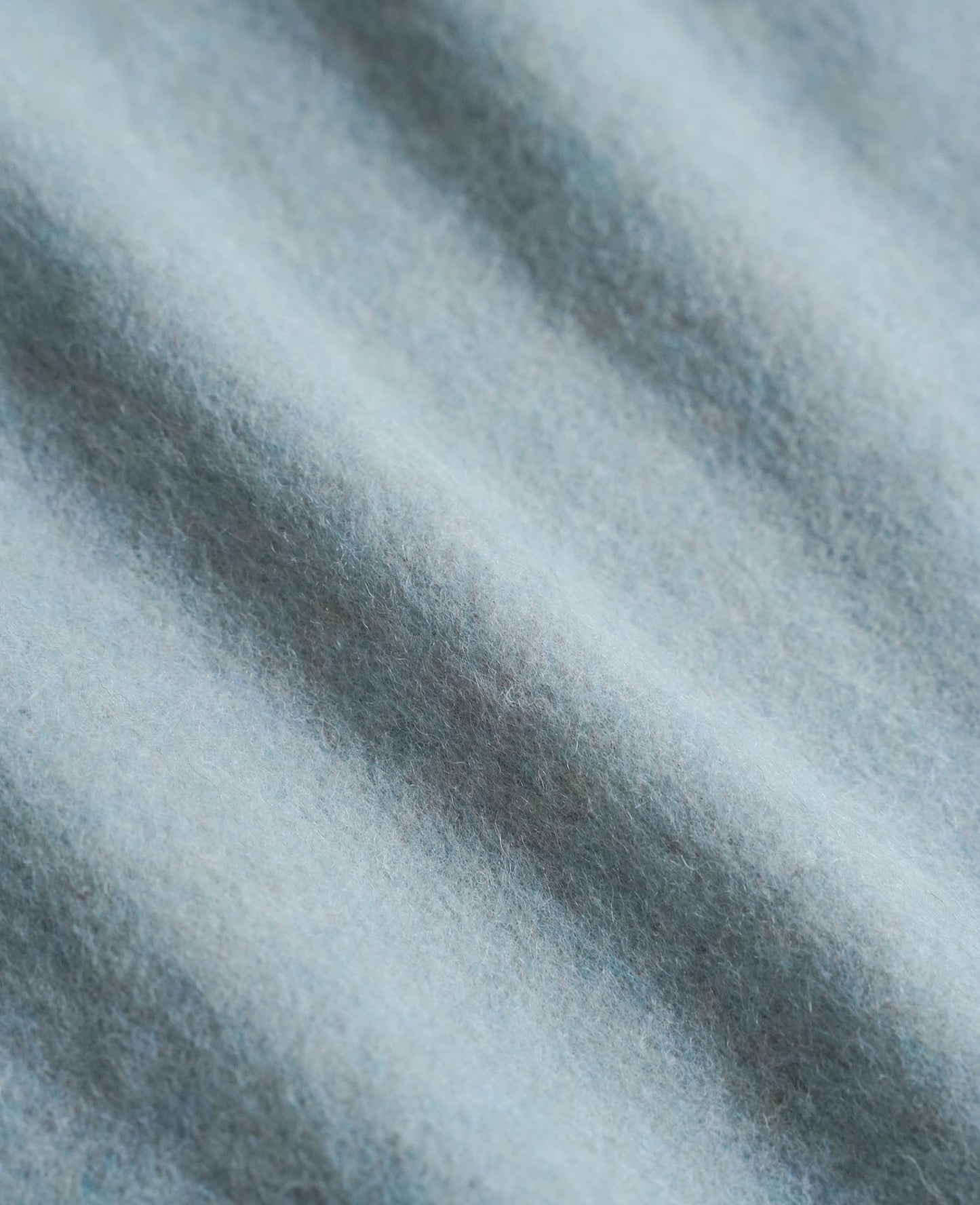 プレイフルケープ / シャギーウール / ペールブルー