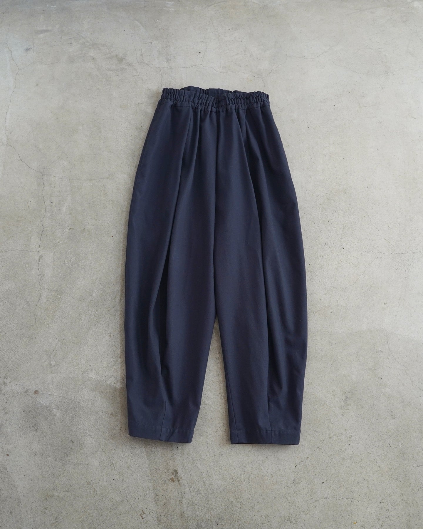 【12月6日(土)12時～発売】テーパードパンツ / 強撚ツイル / ネイビー