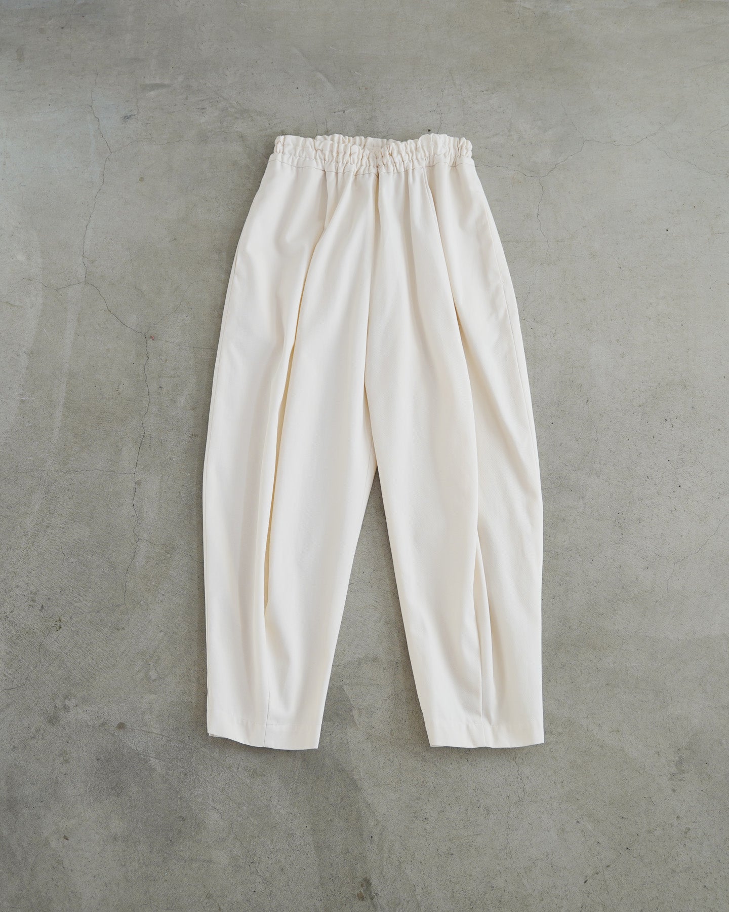 [Available from 12:00 PM on Saturday, December 6th] Tapered Pants / Twisted Twill / Ivory