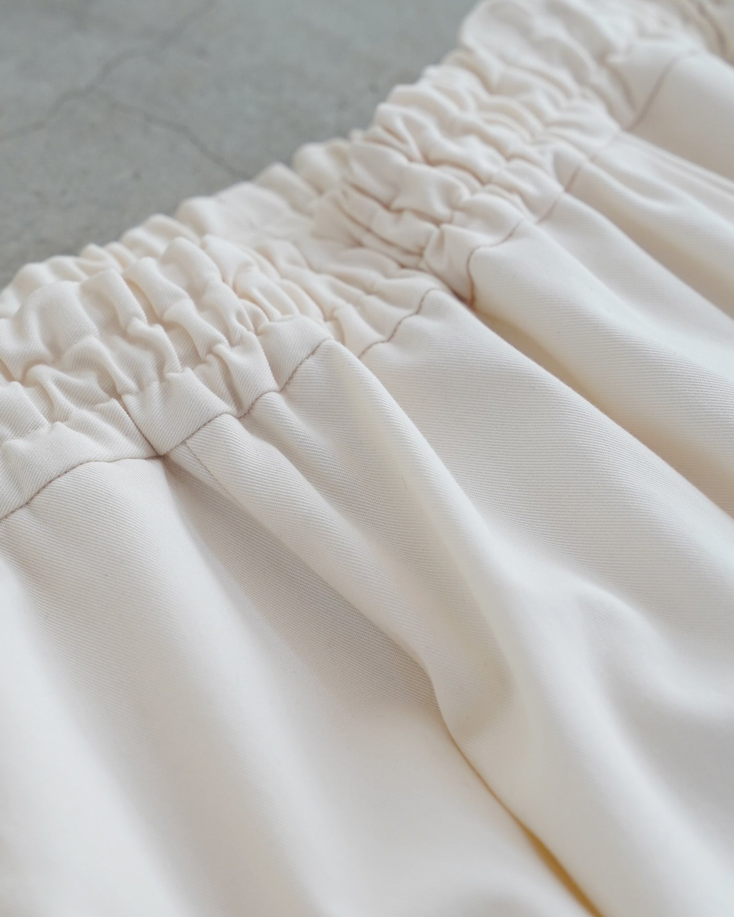 [Available from 12:00 PM on Saturday, December 6th] Tapered Pants / Twisted Twill / Ivory