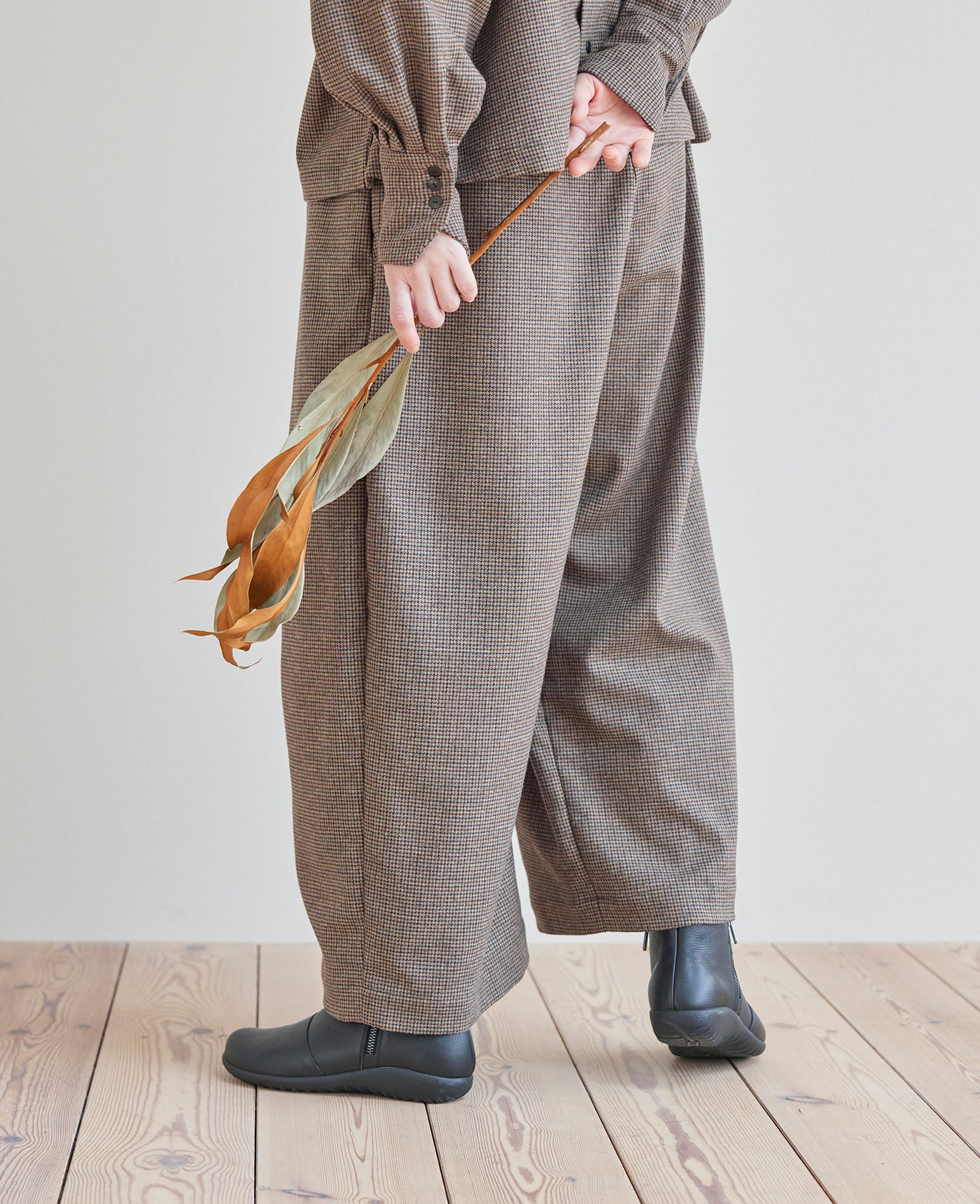 ワイドパンツ / ウール千鳥格子 – entwa