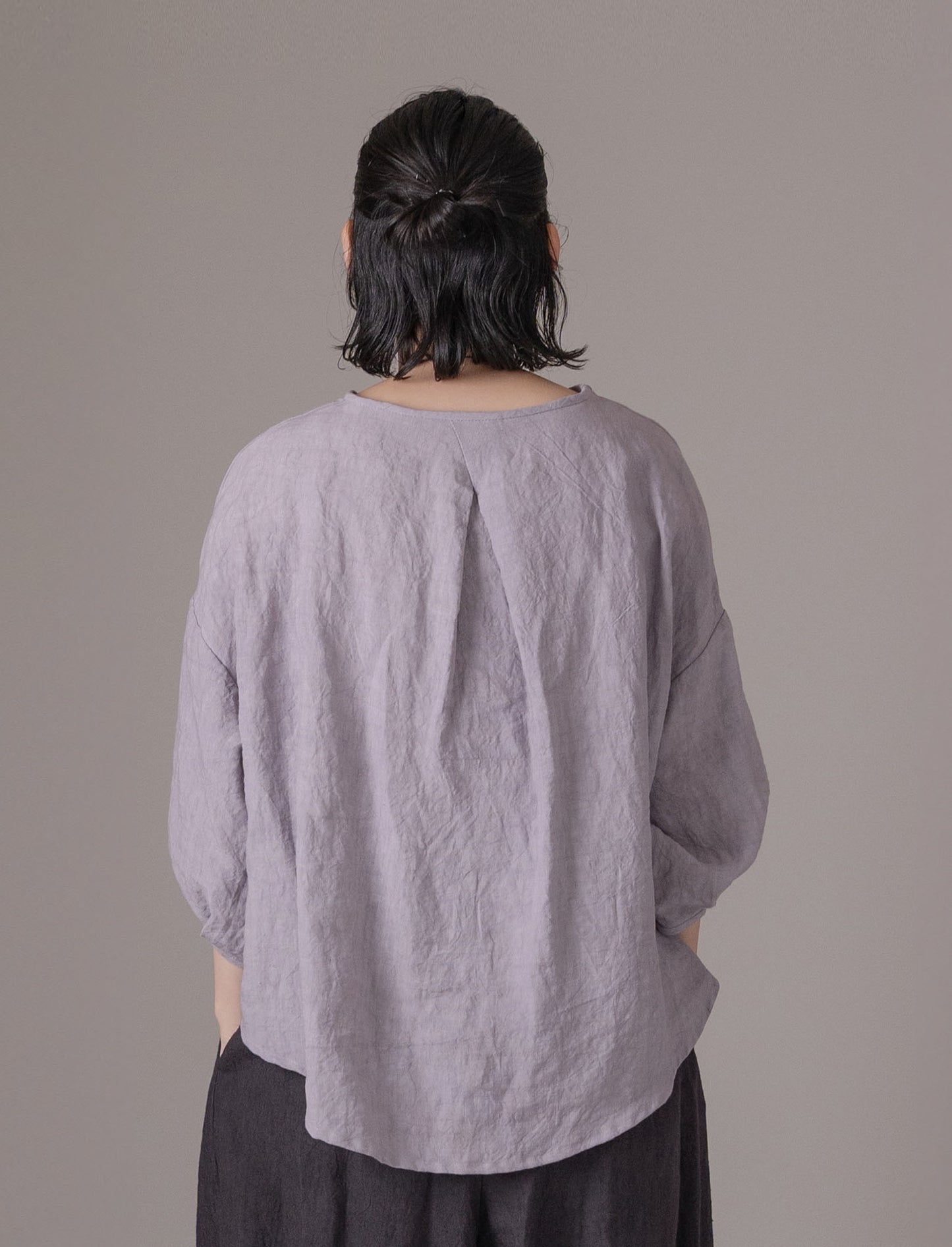 [On sale from 12:00 on Saturday, April 5th] Tuck pullover / Fanage linen LL