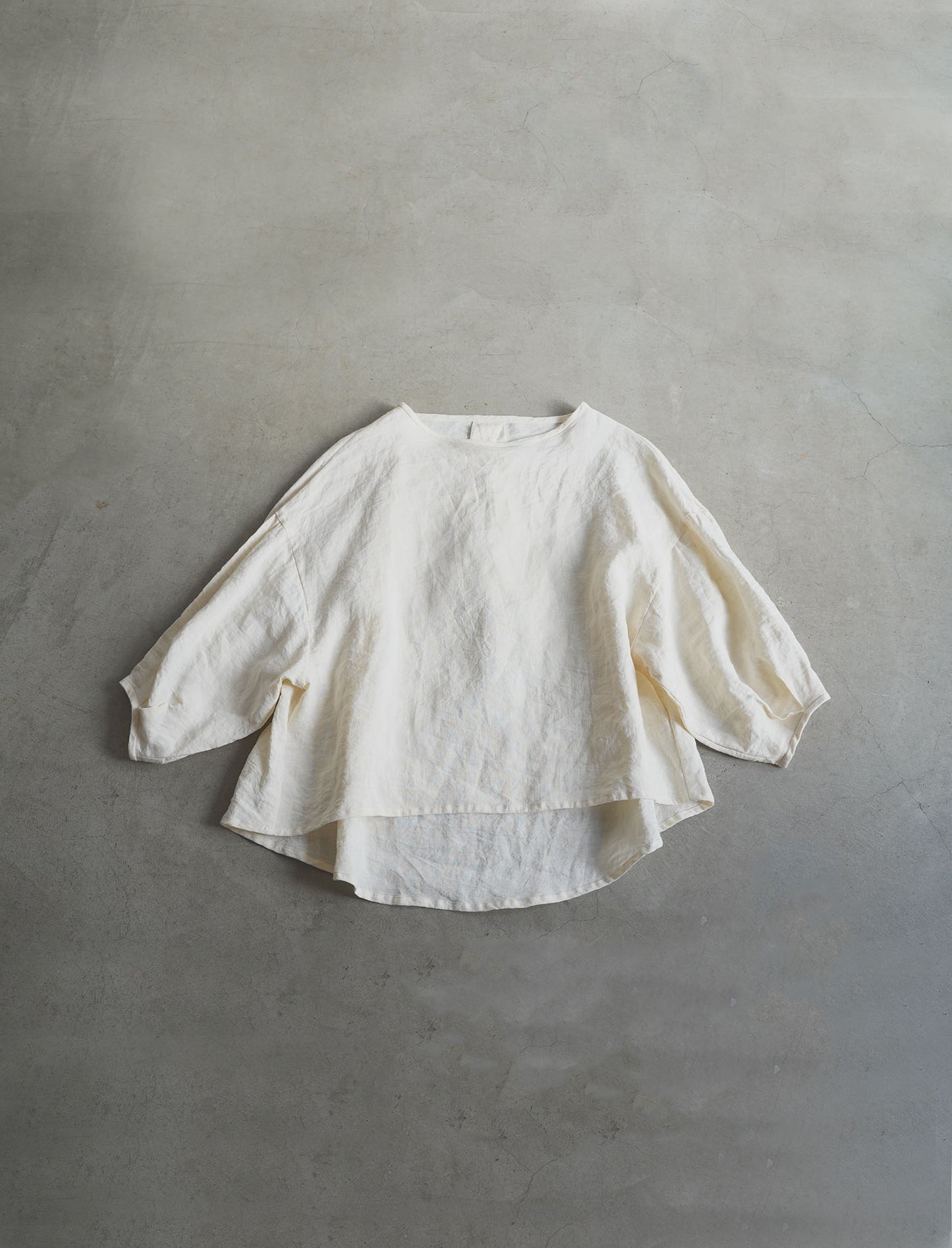 [On sale from 12:00 on Saturday, April 5th] Tuck pullover / Fanage linen