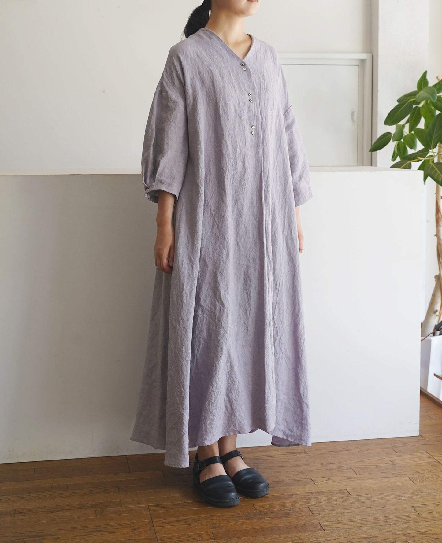 [On sale from 12:00 on Saturday, August 2nd] Tuck sleeve dress / Fanage linen