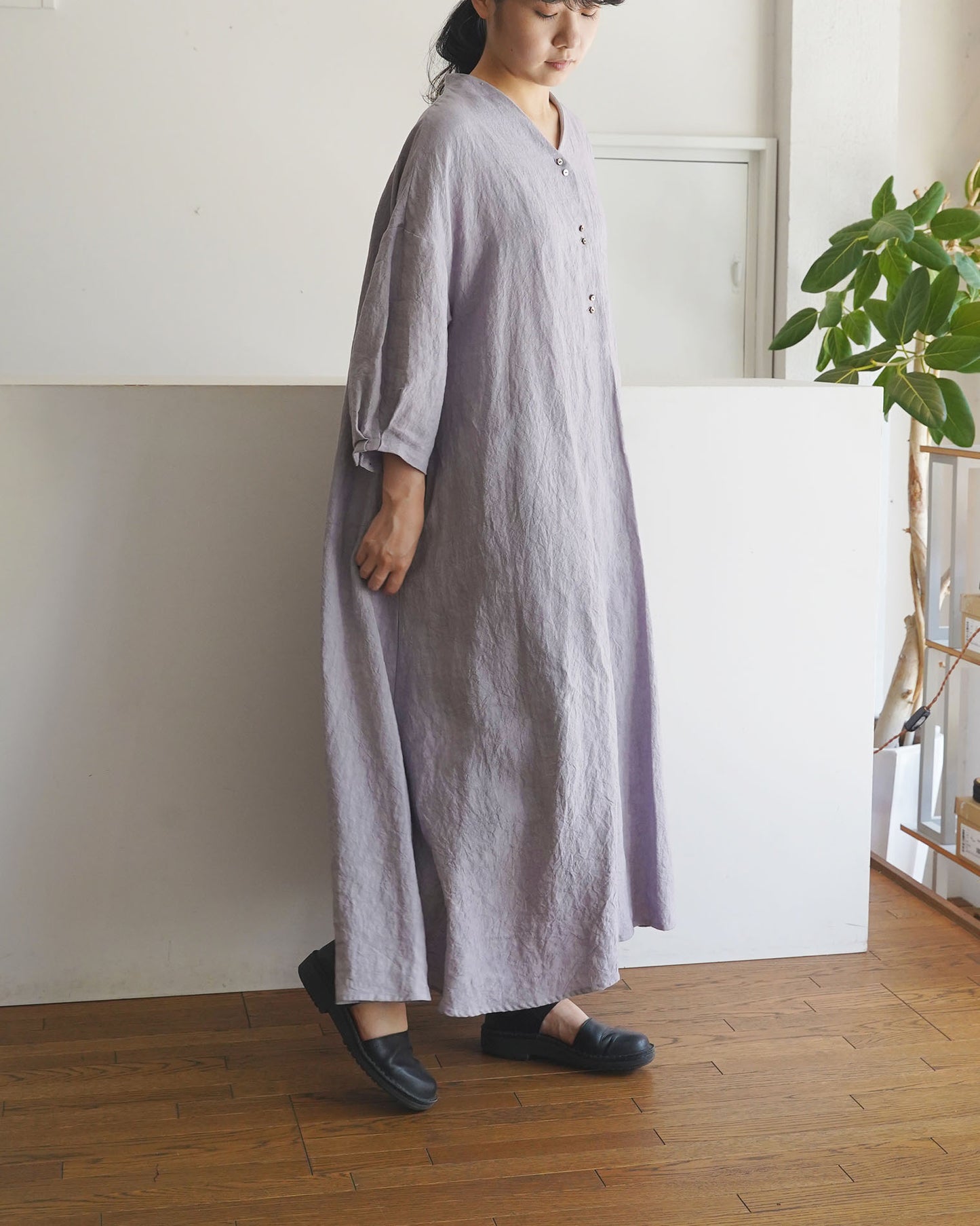 [On sale from 12:00 on Saturday, August 2nd] Tuck sleeve dress / Fanage linen