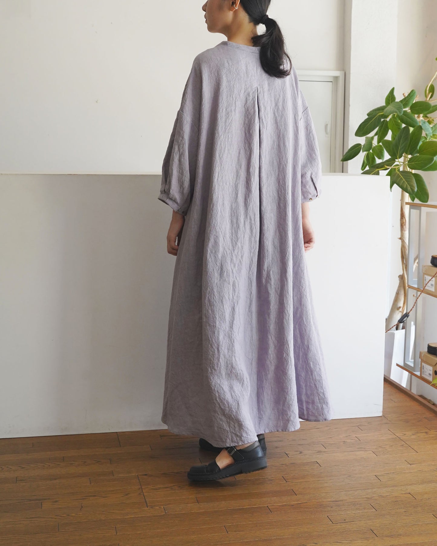 [On sale from 12:00 on Saturday, August 2nd] Tuck sleeve dress / Fanage linen