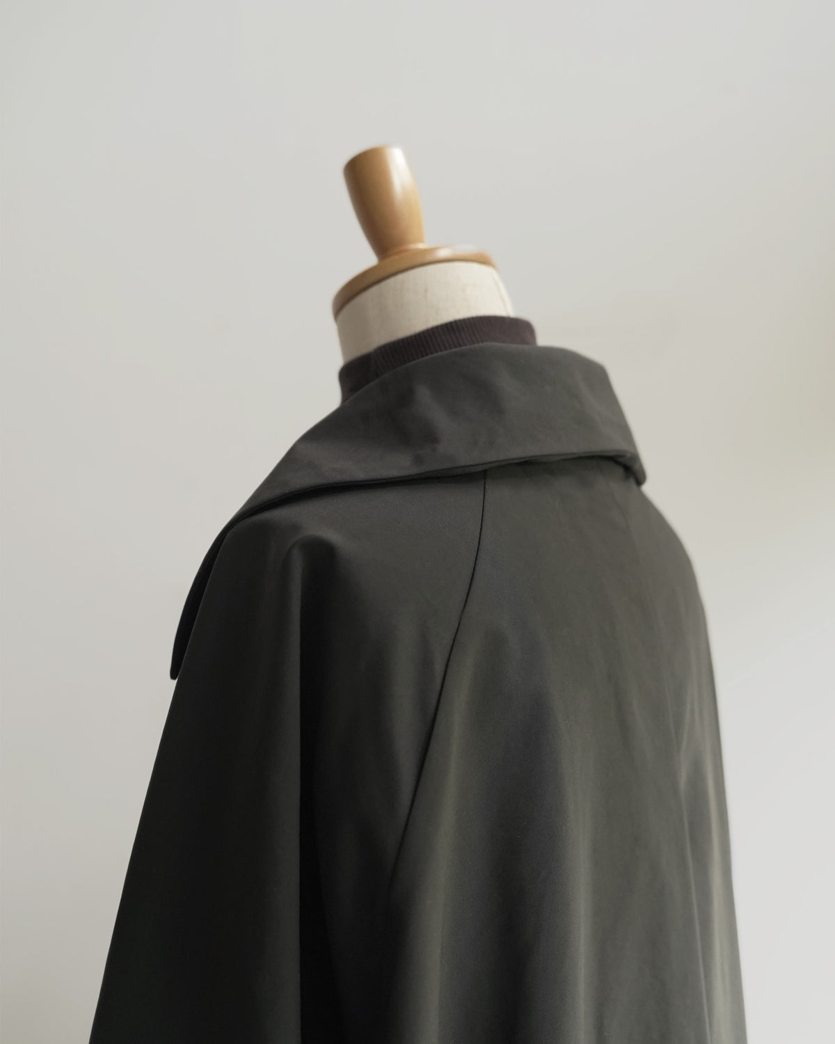 【10月3日発売】ステンカラーコート スムースバックツイル