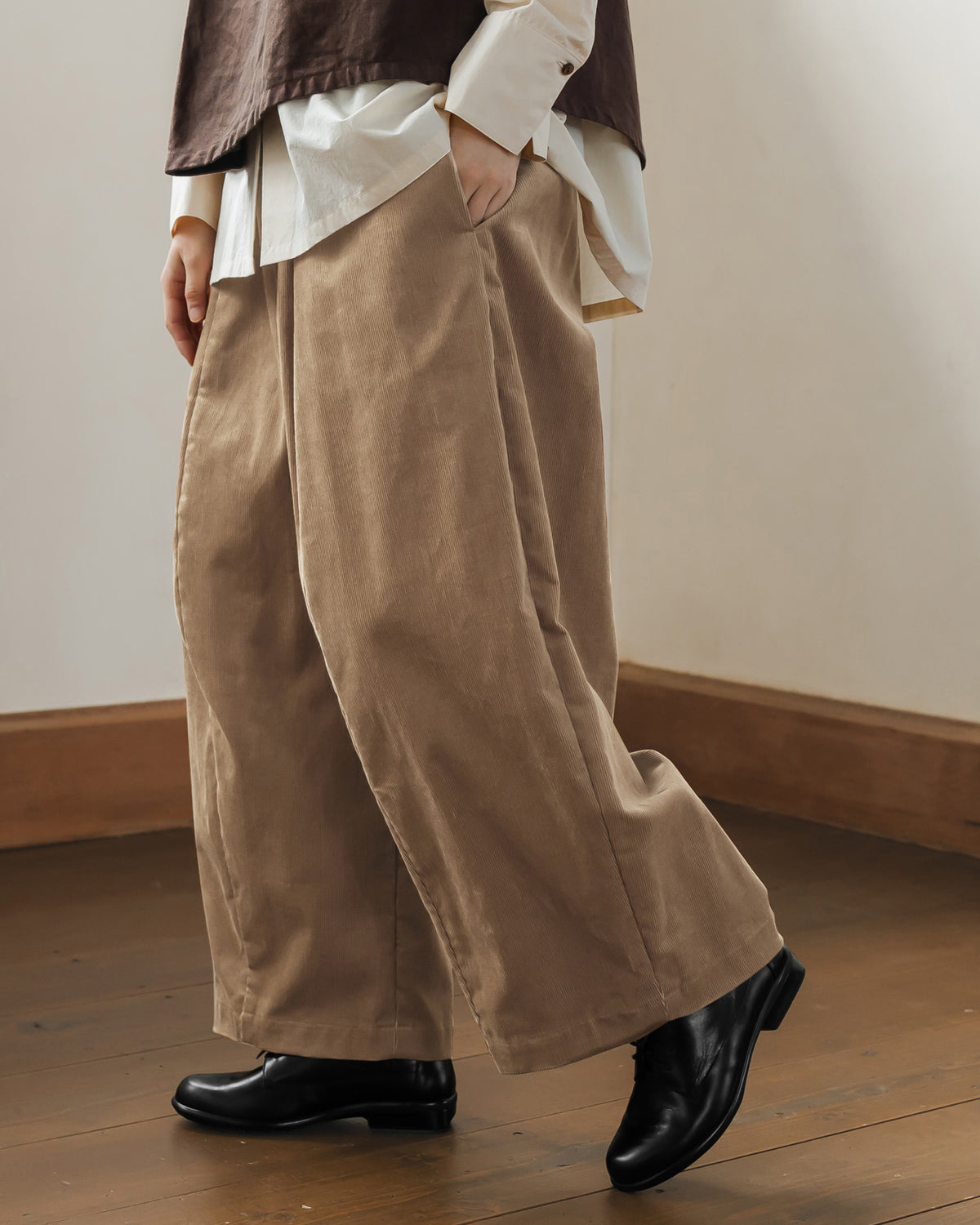 [Available October 24] Corduroy Wide-Leg Pants