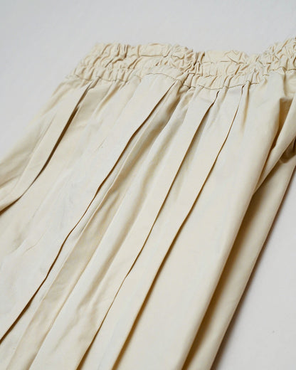 [On sale Saturday, August 8 at 12:00 p.m.] Tuck Pants / Compact Weather