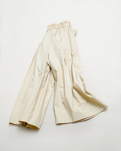 [On sale Saturday, August 8 at 12:00 p.m.] Tuck Pants / Compact Weather