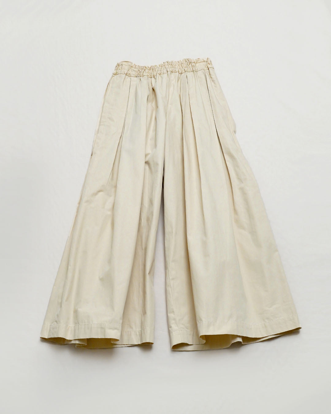 [On sale Saturday, August 8 at 12:00 p.m.] Tuck Pants / Compact Weather