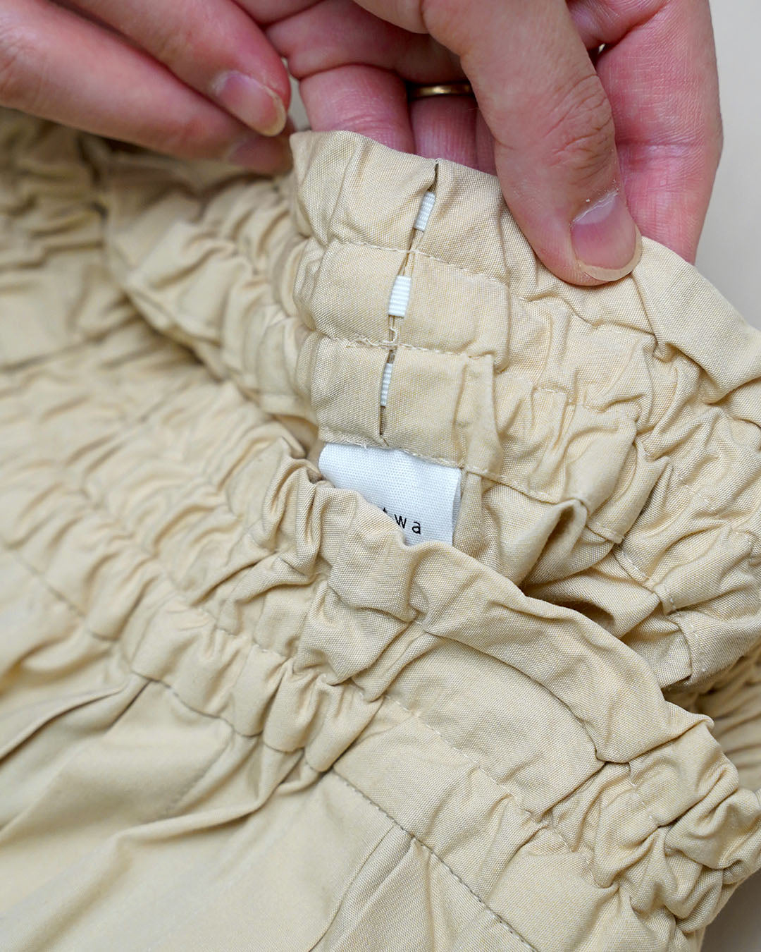[On sale Saturday, August 8 at 12:00 p.m.] Tuck Pants / Compact Weather