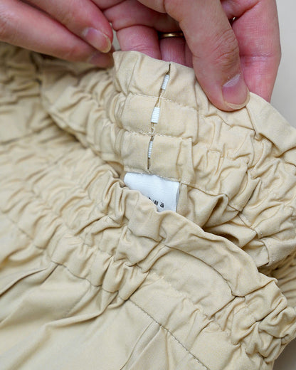 [On sale Saturday, August 8 at 12:00 p.m.] Tuck Pants / Compact Weather