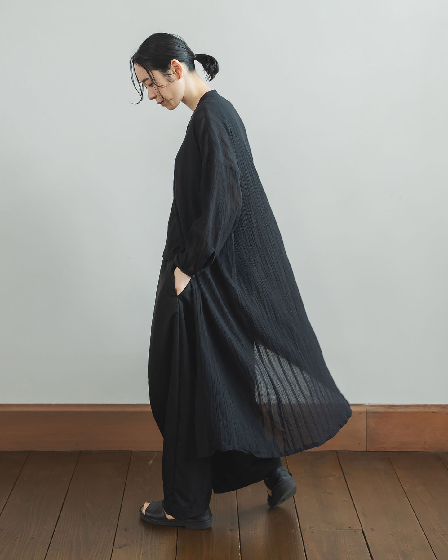 【6.6(土)12:00~発売予定】ロングスタンドカラーシャツ/シアーストライプ