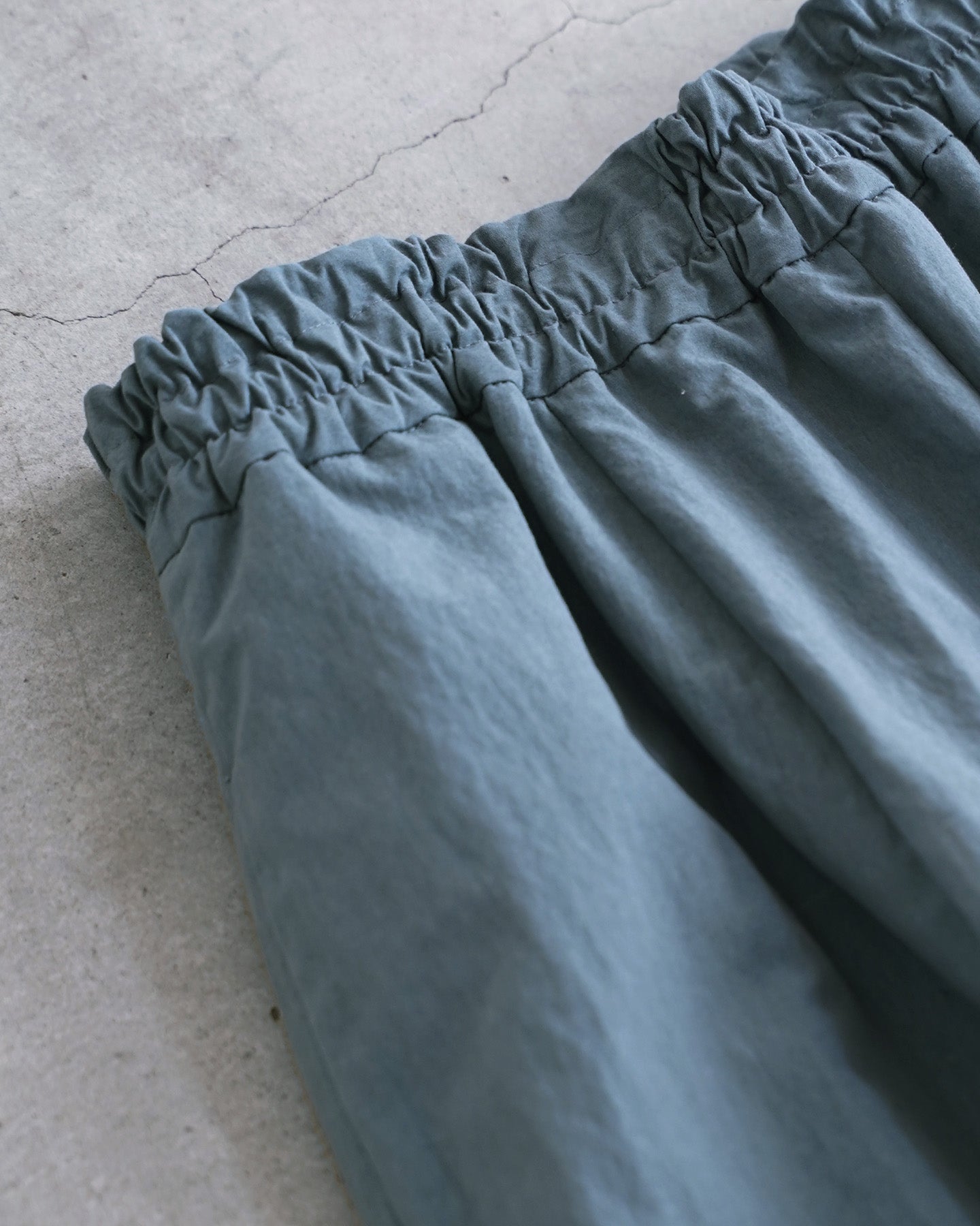 Wide pants / cotton-nylon typewriter
