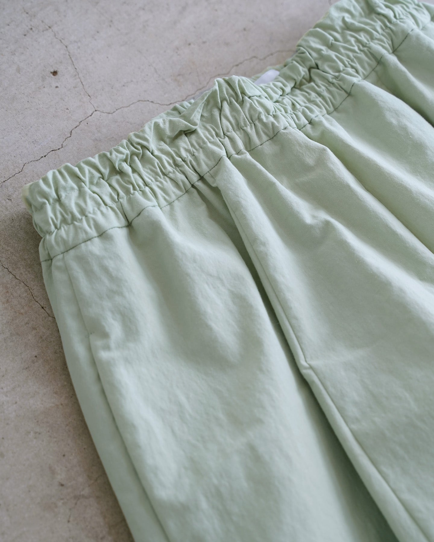 Wide pants/cotton-nylon typewriter