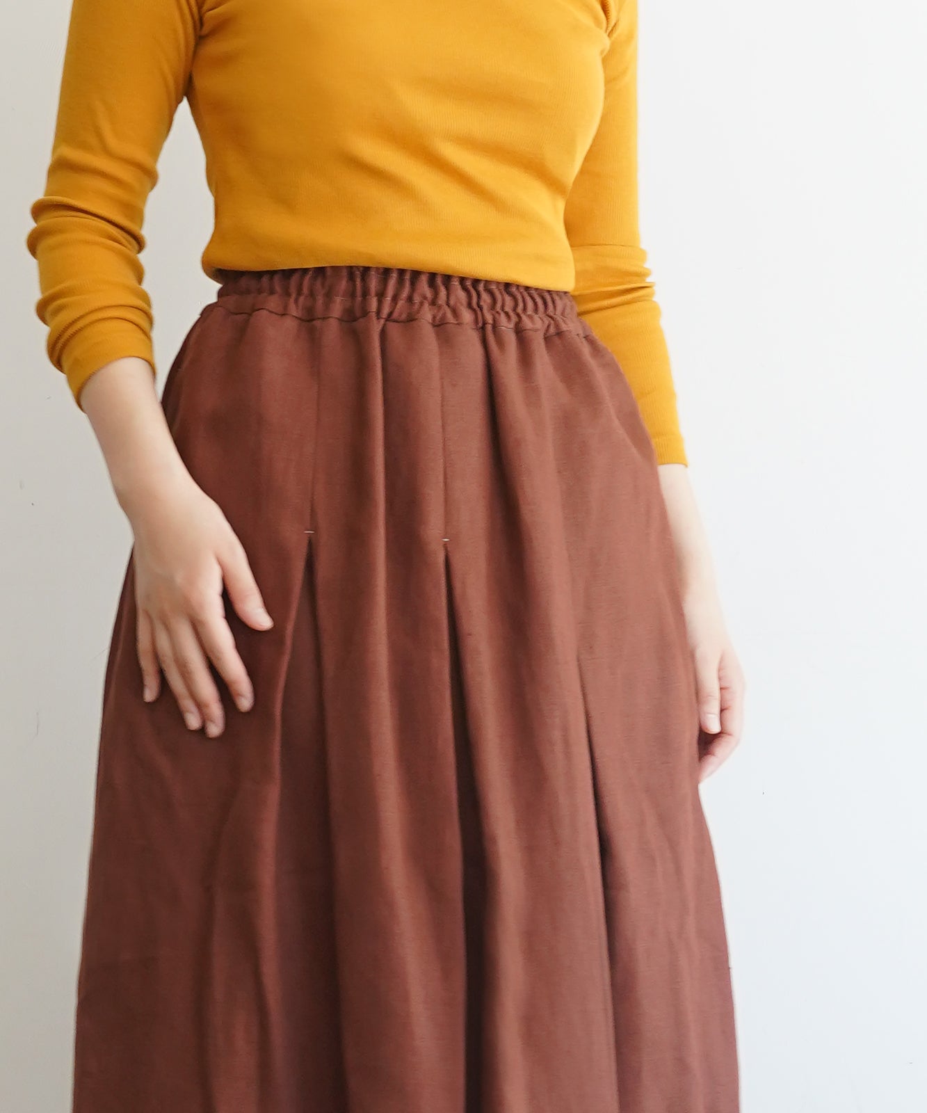 [On sale from 12:00 on Saturday, August 10th]Box pleated skirt in heavy linen twill