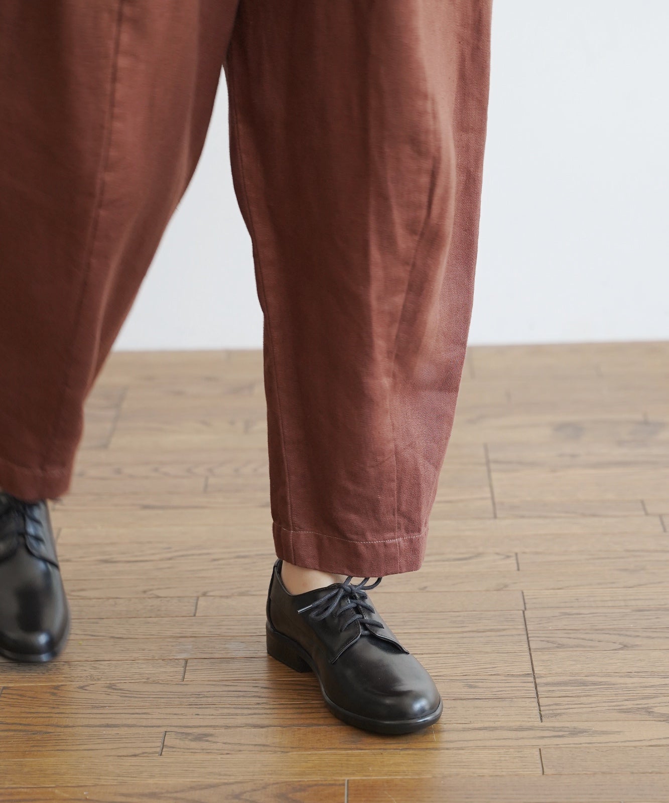 Tapered pants in heavy linen twill