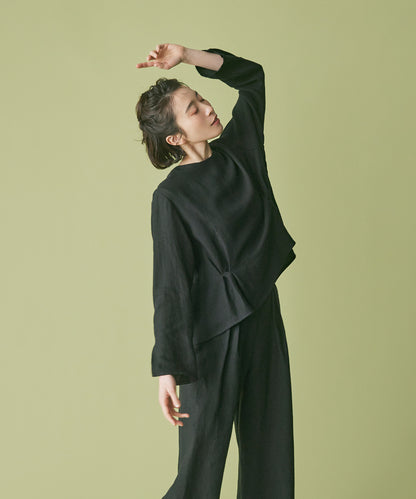 Side-tuck blouse in matte linen