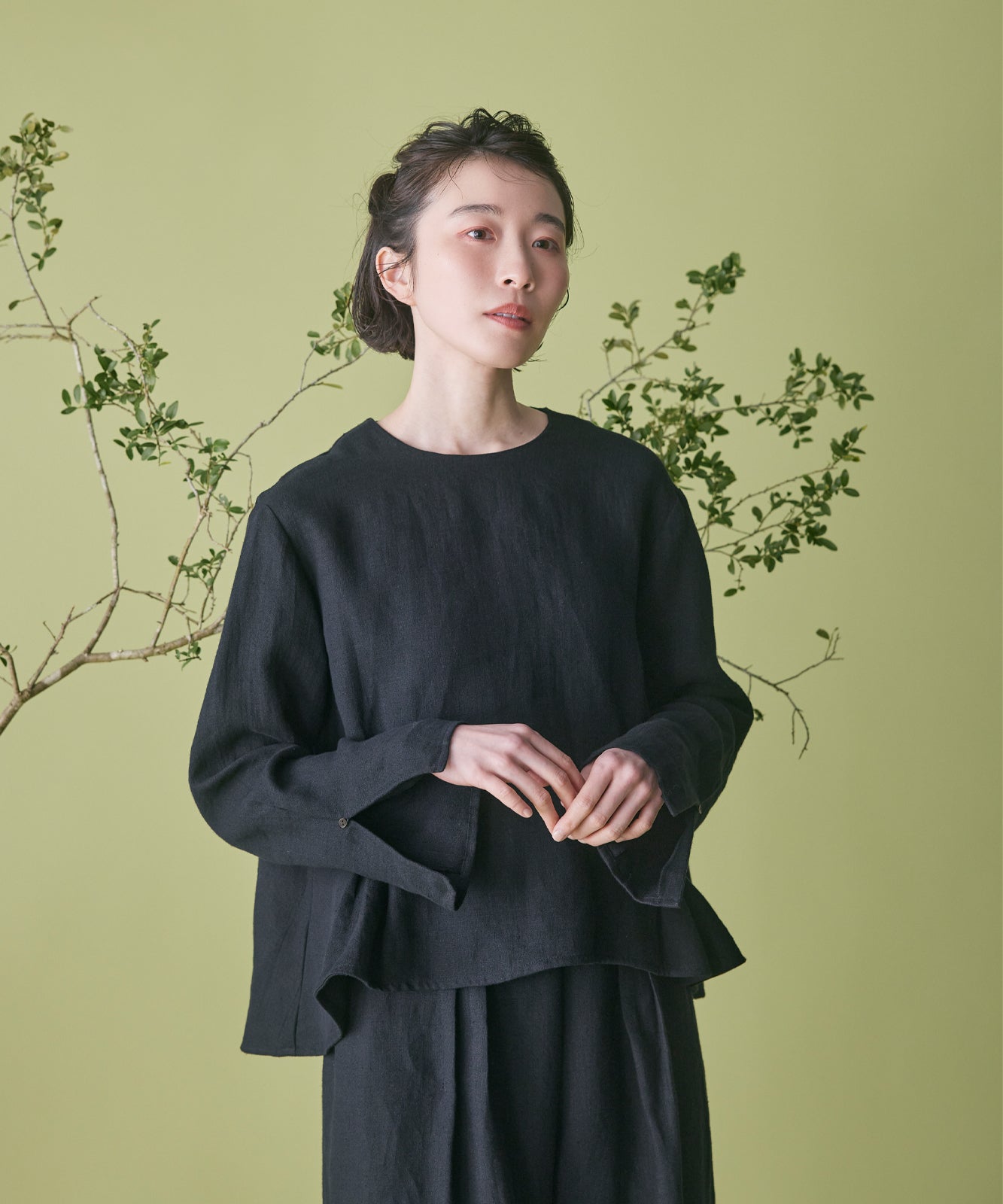 Side-tuck blouse in matte linen