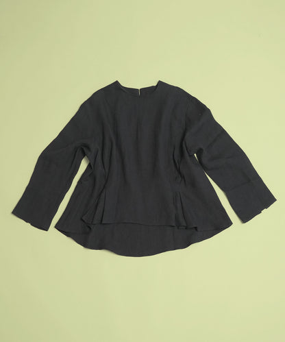 Side-tuck blouse in matte linen