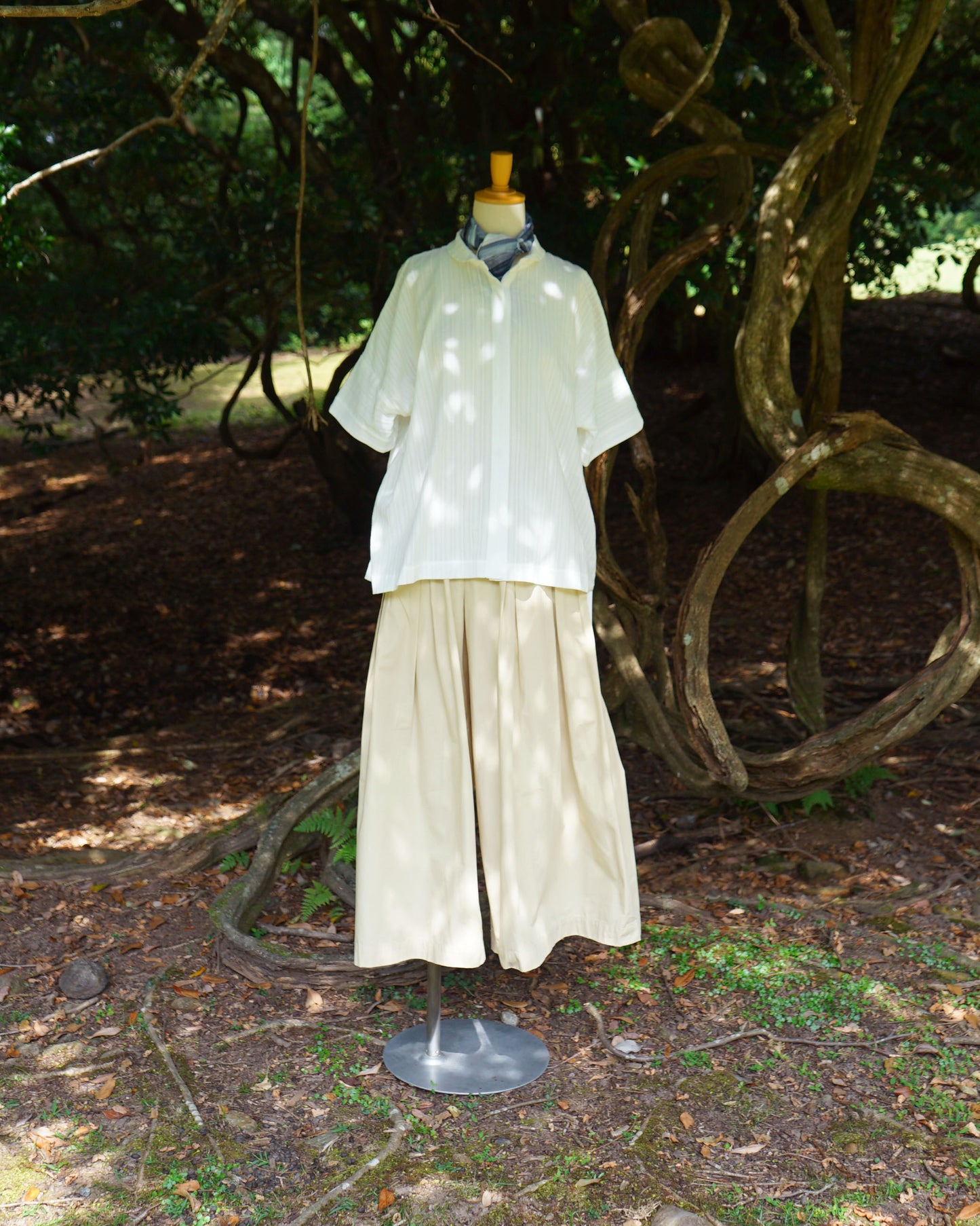 [On sale Saturday, August 8 at 12:00 p.m.] Tuck Pants / Compact Weather