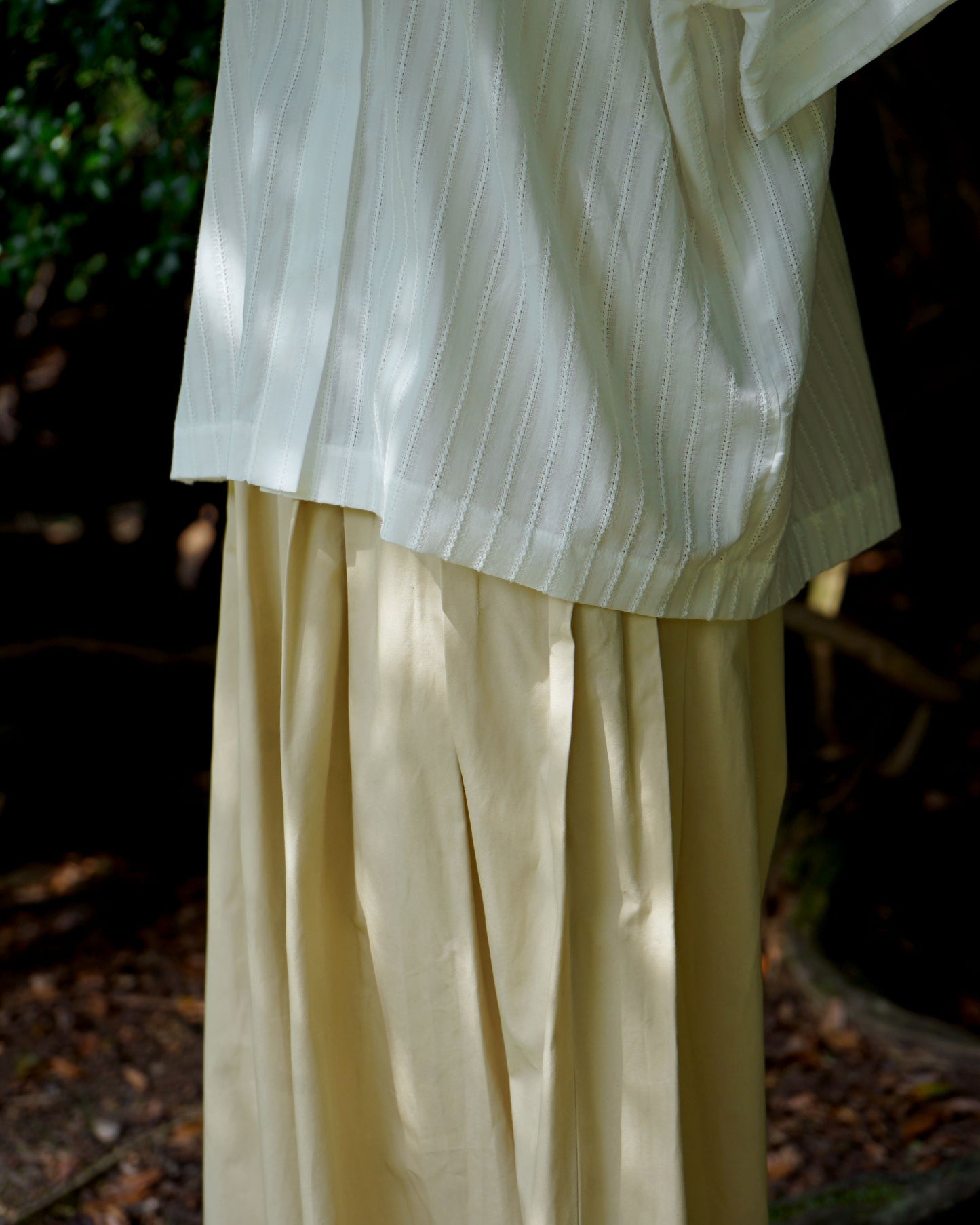 [On sale Saturday, August 8 at 12:00 p.m.] Tuck Pants / Compact Weather