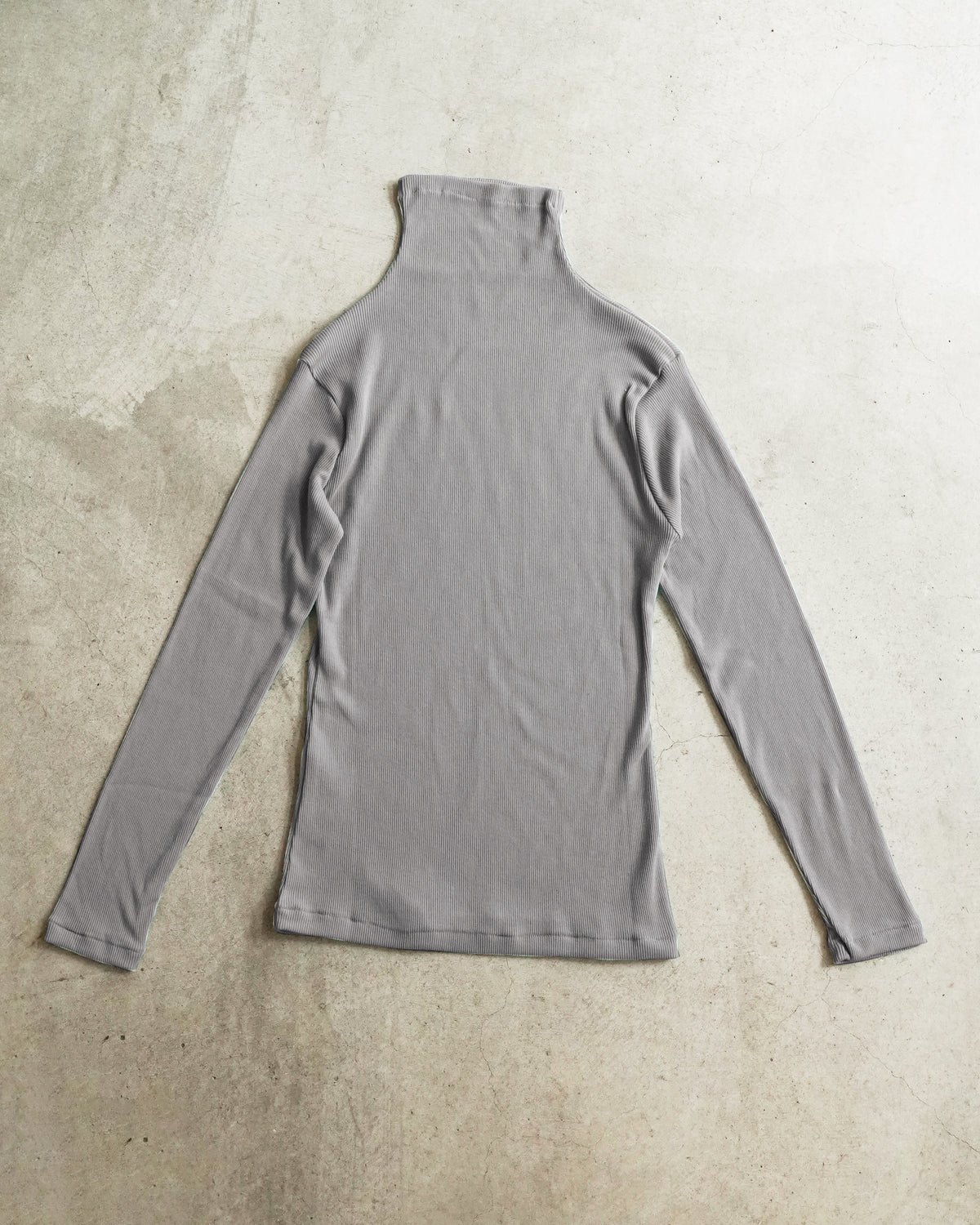 【10月3日発売】リブハイネック グレー