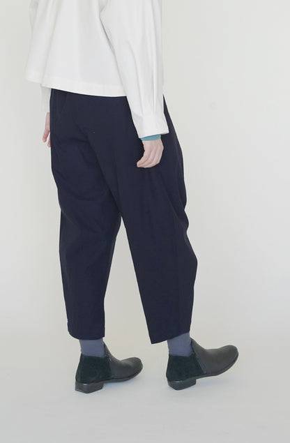 Tapered pants in tightly twisted twill